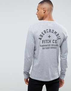 Серый узкий лонгслив с принтом на спине Abercrombie & Fitch - Серый