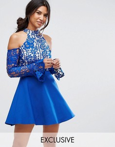Короткое приталенное платье с кружевными рукавами и открытыми плечами Missguided - Синий