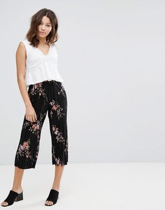 Плиссированные укороченные брюки с цветочным принтом New Look - Черный