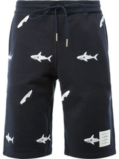 шорты с принтом акул Thom Browne
