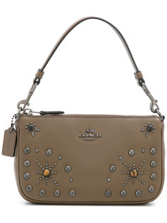 клатч с заклепками Coach