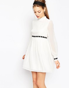Платье с контрастной отделкой ASOS - Кремовый