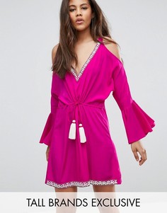 Платье-ромпер с открытыми плечами, декоративной отделкой и баской White Cove Tall - Розовый