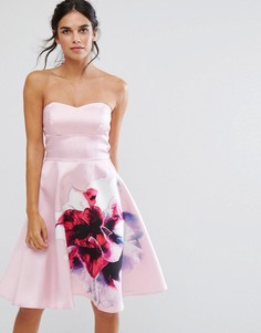Короткое приталенное платье-бандо с цветочным принтом City Goddess - Розовый