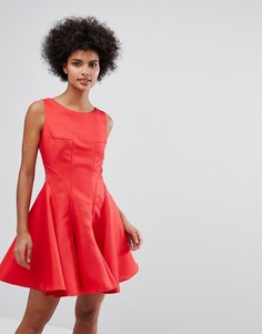 Приталенное платье мини со свободной юбкой Chi Chi London - Красный