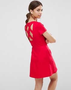 Короткое приталенное платье с перекрестными лямками на спине Daisy Street - Красный