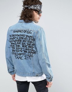 Выбеленная джинсовая куртка с принтом на спине Roadies of 66 - Синий