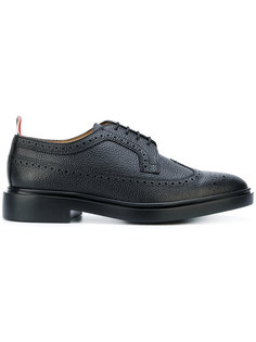 CLASSIC LONGWING BROGUE WITH LIGHTWEIGHT RUBBER SOLE IN BLACK PEBBLE GRAIN Thom Browne