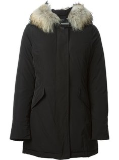 парка с меховой отделкой Woolrich