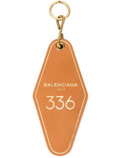 брелок для ключей в виде ярлыка отельного номера Balenciaga