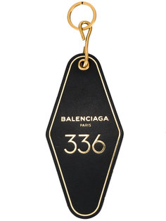 брелок для ключей в виде ярлыка отельного номера Balenciaga