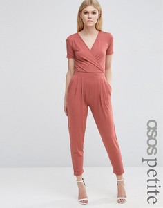 Трикотажный комбинезон с запахом и короткими рукавами ASOS PETITE - Розовый