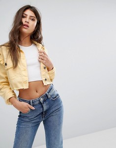 Укороченная джинсовая куртка с оборкой PrettyLittleThing - Желтый