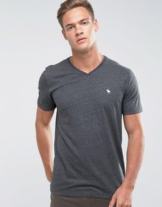 Серая облегающая футболка с V-образным вырезом и логотипом Abercrombie & Fitch - Серый