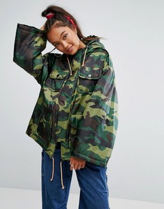 Дутая камуфляжная куртка с завязками в спортивном стиле ASOS - Зеленый