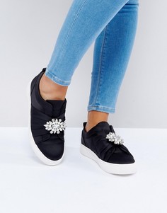 Атласные кроссовки с декорированной брошью New Look - Черный
