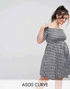 Сарафан в клетку с открытыми плечами и сборками ASOS CURVE - Мульти
