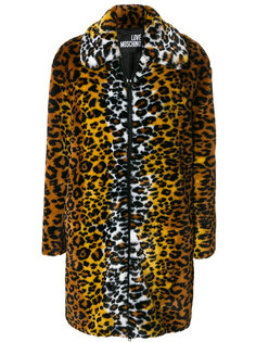пальто с леопардовым принтом  Love Moschino