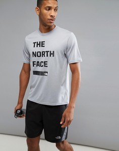 Серая футболка с черным принтом The North Face Mountain Athletics Reaxion Amp - Серый