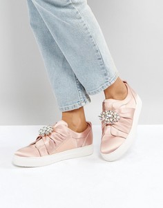 Атласные кроссовки с декорированной брошью New Look - Розовый
