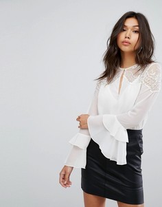 Блузка с кружевными вставками на плечах и оборками на рукавах Lipsy - Белый