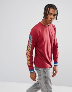 Свободный лонгслив с принтом в стиле ретро на рукавах ASOS - Красный