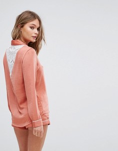 Пижамный комплект из атласной ткани с кружевом New Look - Розовый