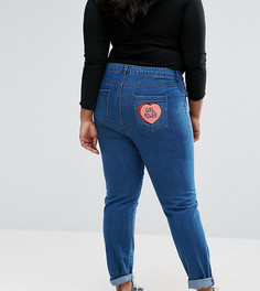 Джинсы в винтажном стиле с вышивкой на заднем кармане Daisy Street Plus - Синий
