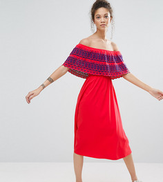 Сарафан миди с открытыми плечами и вышивкой ришелье на оборке ASOS PETITE - Красный