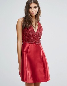 Короткое приталенное платье с декоративной отделкой AX Paris - Красный
