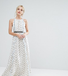 Платье макси с цветочным принтом и поясом True Decadence Petite - Мульти