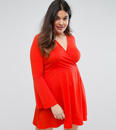 Короткое приталенное платье с запахом и расклешенными рукавами Club L Plus - Красный