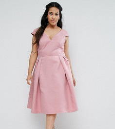 Платье миди с V-образным вырезом и короткими рукавами Chi Chi London Plus - Розовый