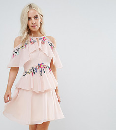Платье мини с цветочной вышивкой, вырезами на плечах и открытой спиной Frock And Frill Petite - Розовый