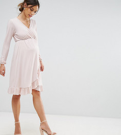 Платье с запахом и оборкой по краю Bluebelle Maternity - Розовый