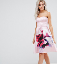 Короткое приталенное платье-бандо с цветочным принтом City Goddess Petite - Розовый