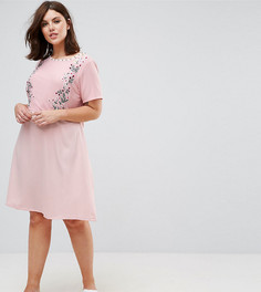 Платье с вышивкой и заклепками New Look Curve - Розовый