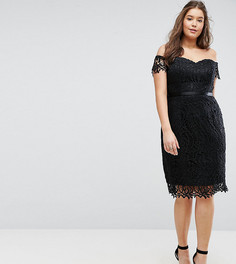 Кружевное платье миди с открытыми плечами и вырезом сердечком Chi Chi London Plus - Черный