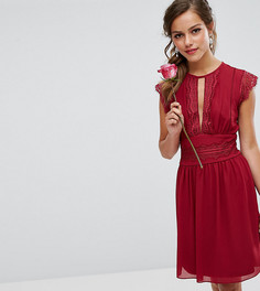 Платье миди с кружевной отделкой TFNC Petite WEDDING - Красный