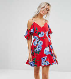 Чайное платье с открытыми плечами, запахом и крупным цветочным принтом John Zack Petite - Красный