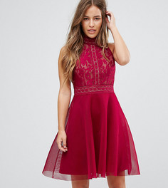 Короткое приталенное платье для выпускного с высоким воротом Little Mistress Petite - Красный