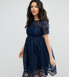 Кружевное платье с ажурной кромкой и коротким рукавом Chi Chi London Maternity - Темно-синий