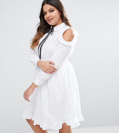 Короткое приталенное платье с вырезами на плечах и оборками Lovedrobe - Белый