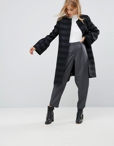 Пальто с оборками на рукавах и полосками с эффектом металлик Helene Berman - Темно-синий