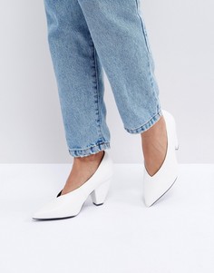 Туфли на каблуке с острым носком ASOS SHIRAZ - Белый