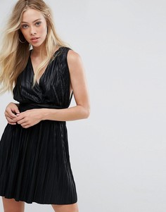 Платье мини в греческом стиле с глубоким вырезом и плиссировкой Oh My Love - Черный