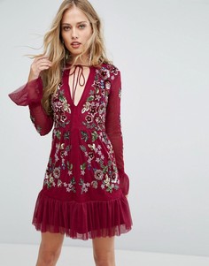 Короткое приталенное платье с вышивкой и оборками Frock and Frill - Черный