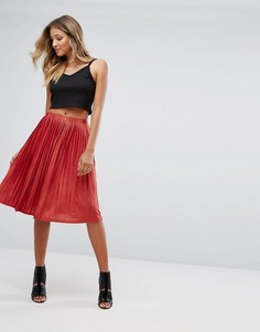 Плиссированная юбка миди с эффектом металлик Missguided - Красный