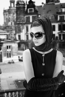 Холст "Девушка в очках" Ecoramka