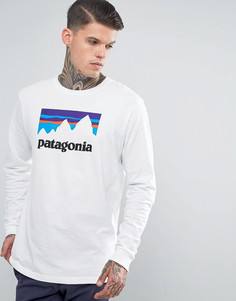 Белый лонгслив с принтом Patagonia - Белый